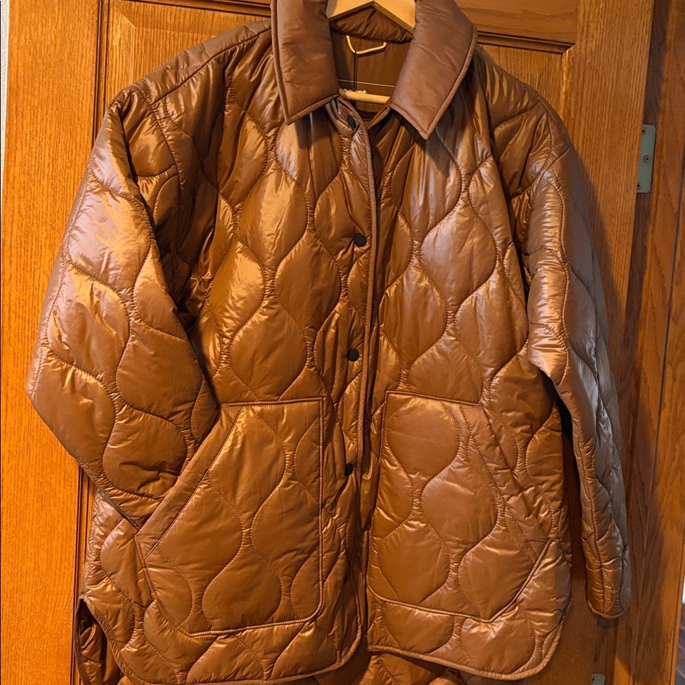 Lole oversized quilted shacket jacket. Color is black walnut . Lightweight.